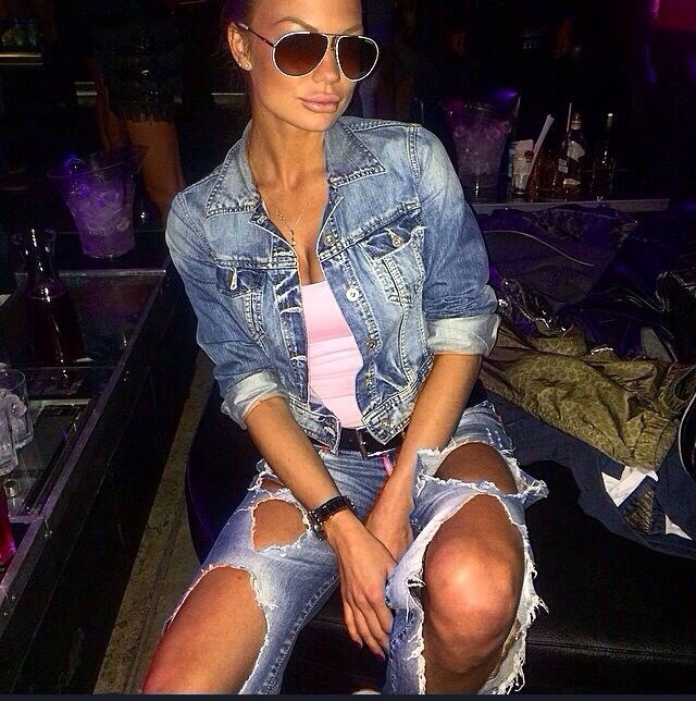 🌟 Я специализируюсь на заботе о тебе и твоем наслаждении. 💋 Мои услуги включают классический секс, оральные ласки, эротический массаж и многое другое. ✨ Я живу в Москве и всегда рада встречам в Москве с искренними и щедрыми мужчинами. Я создам незабываемую атмосферу и позабочусь о каждой детали, чтобы ты мог полностью расслабиться и получить удовольствие. 😍 Мои фото гарантированно настоящие, как и умеренные цены за мои услуги. 📸 Так что не откладывай на завтра, давай насладимся сегодня! 🌹 Вика